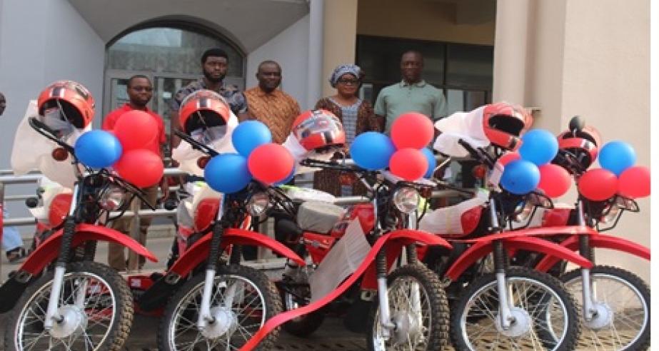Commerce Minister Presents Several Motorbikes To EPA
