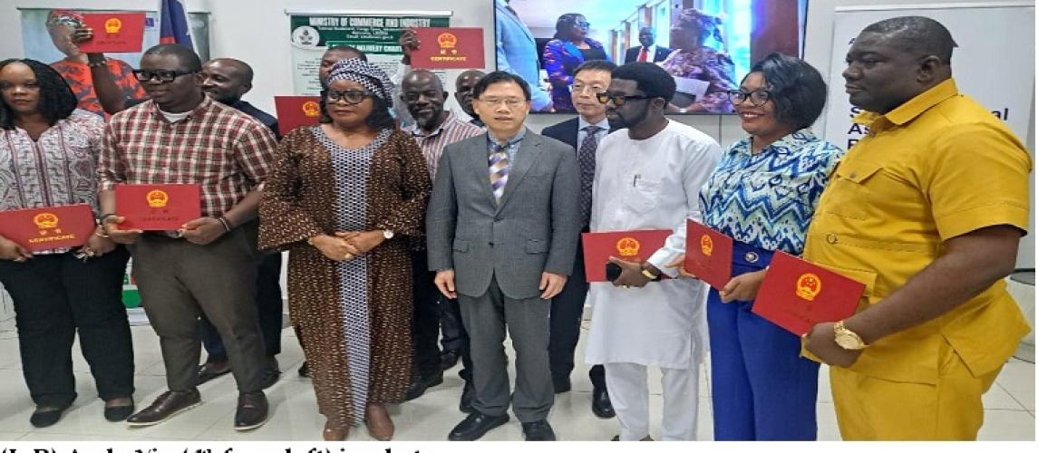 (L-R) Amb. Yin (4th from left) in photo