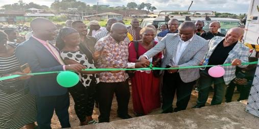 Deputy Minister Reeves cuts ribbon at the program