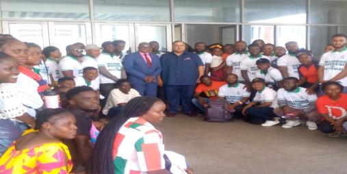 Registrants and guests in a group photo